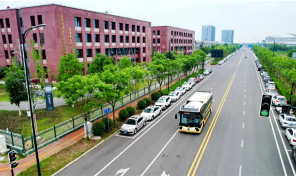 新都出行新时尚：出门打辆公交车